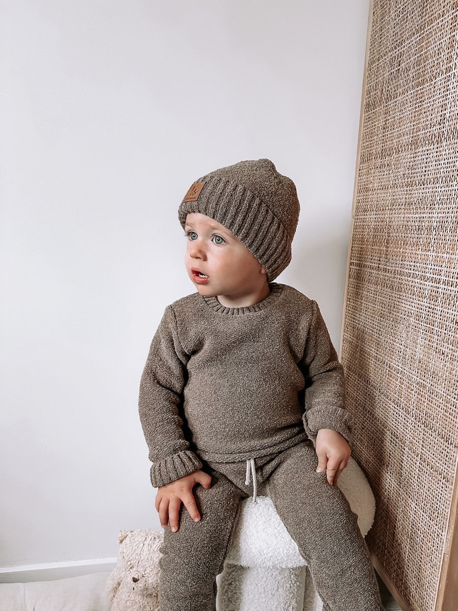Bouclé-Strickmütze braun