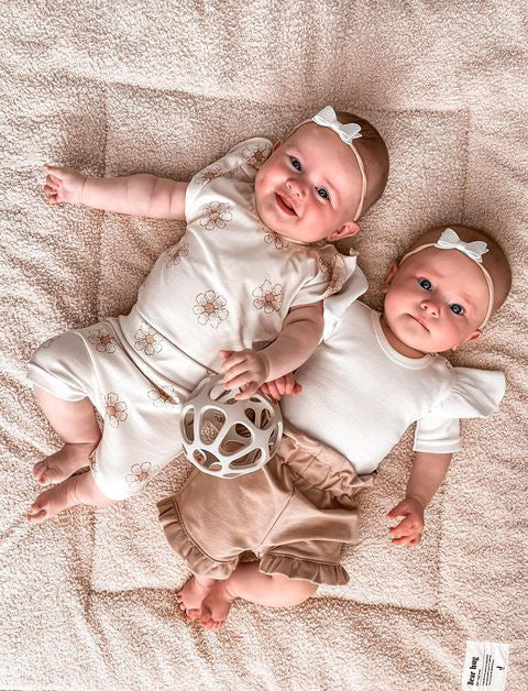 Ruffle romper rib ecru (korte mouw)