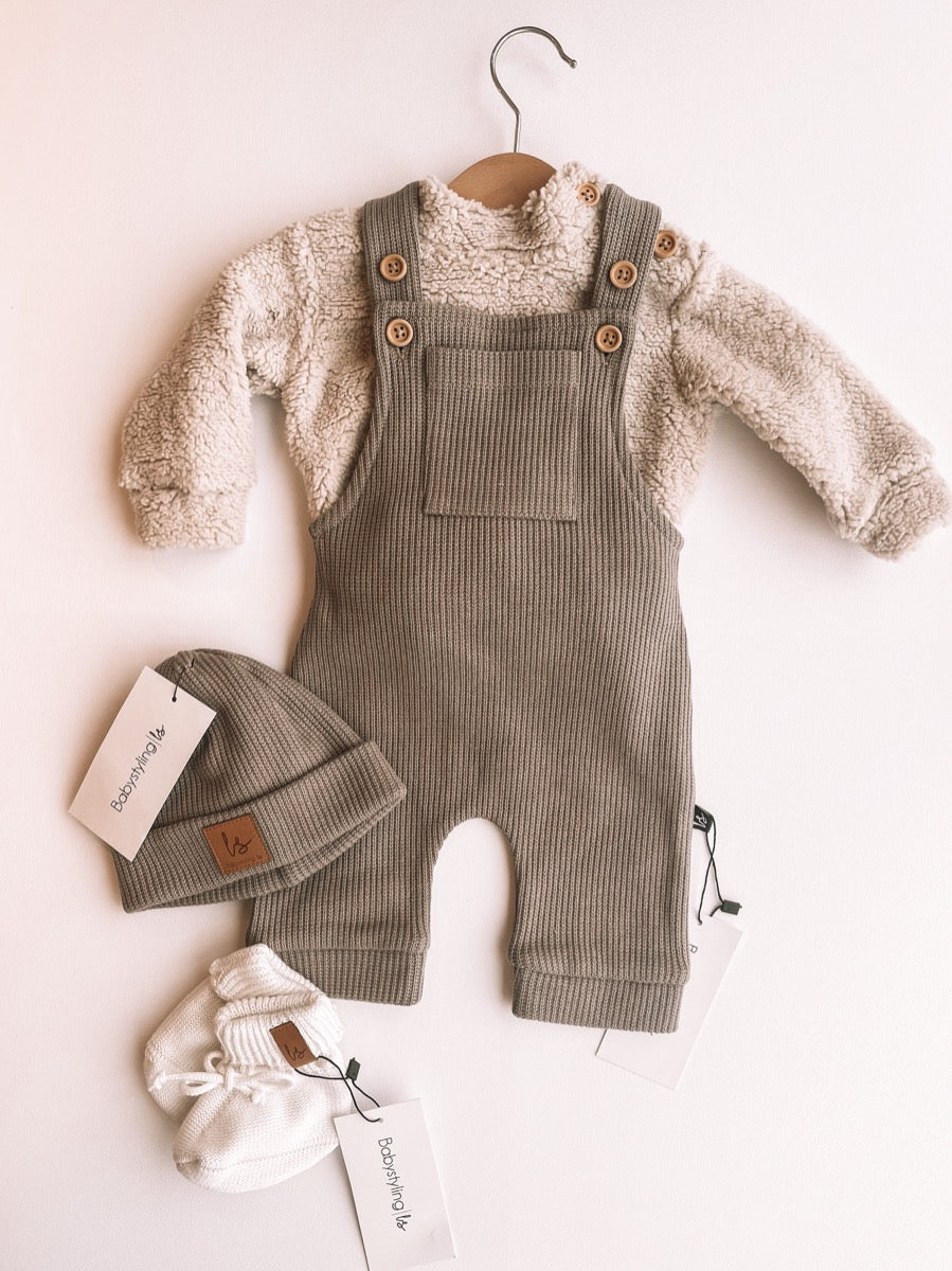 Subtly knitted tuinpakje (light oak)