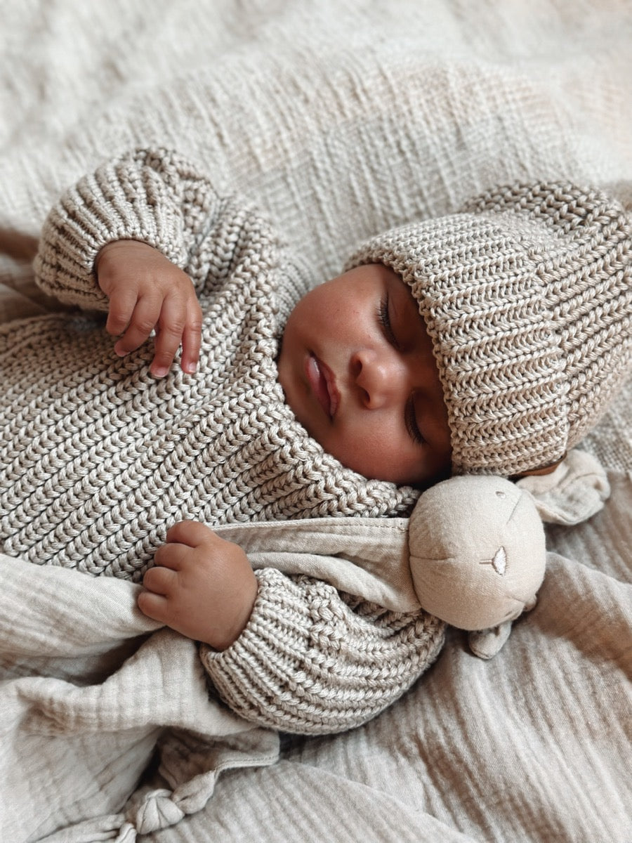 Knitted sweater (sand)