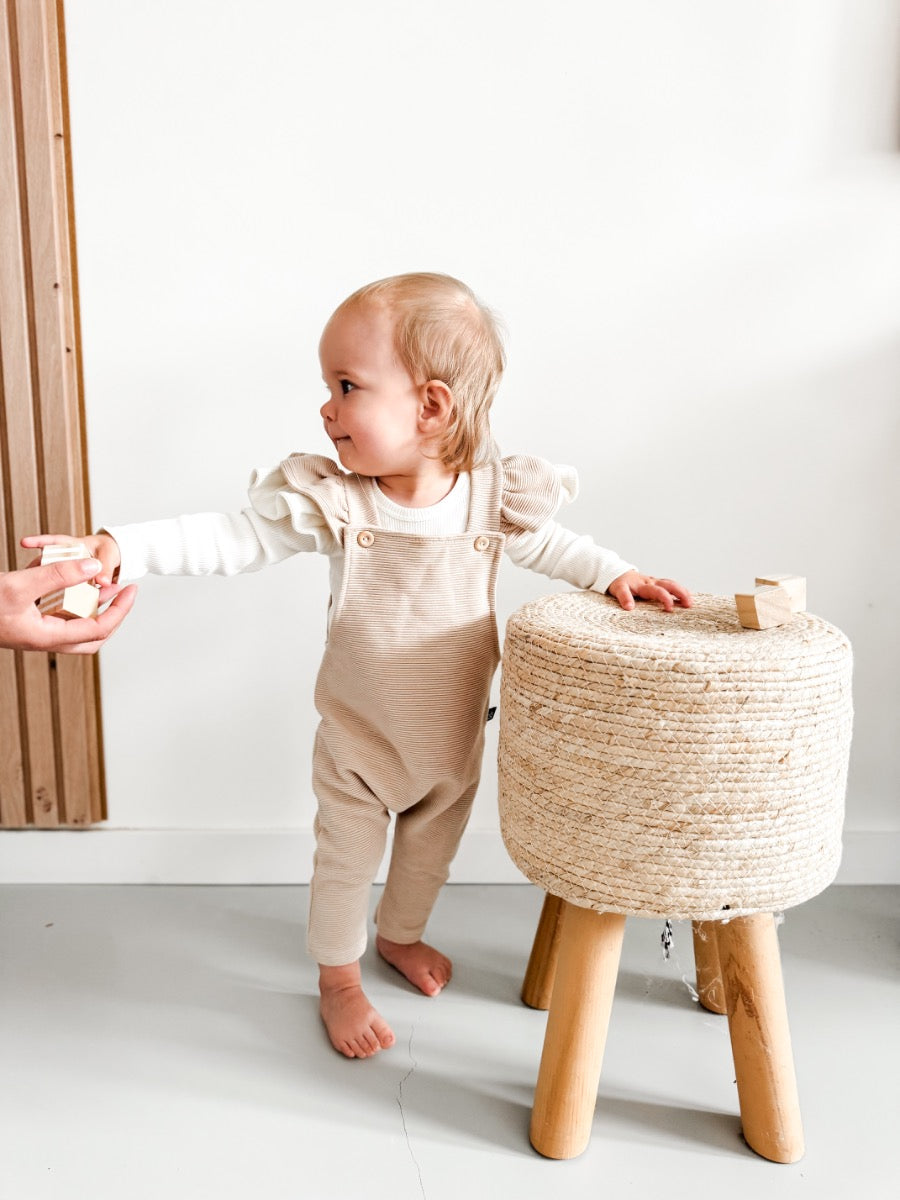 Ruffle tuinpakje rib beige