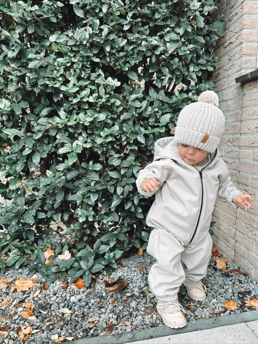 Regenoverall aus Sand