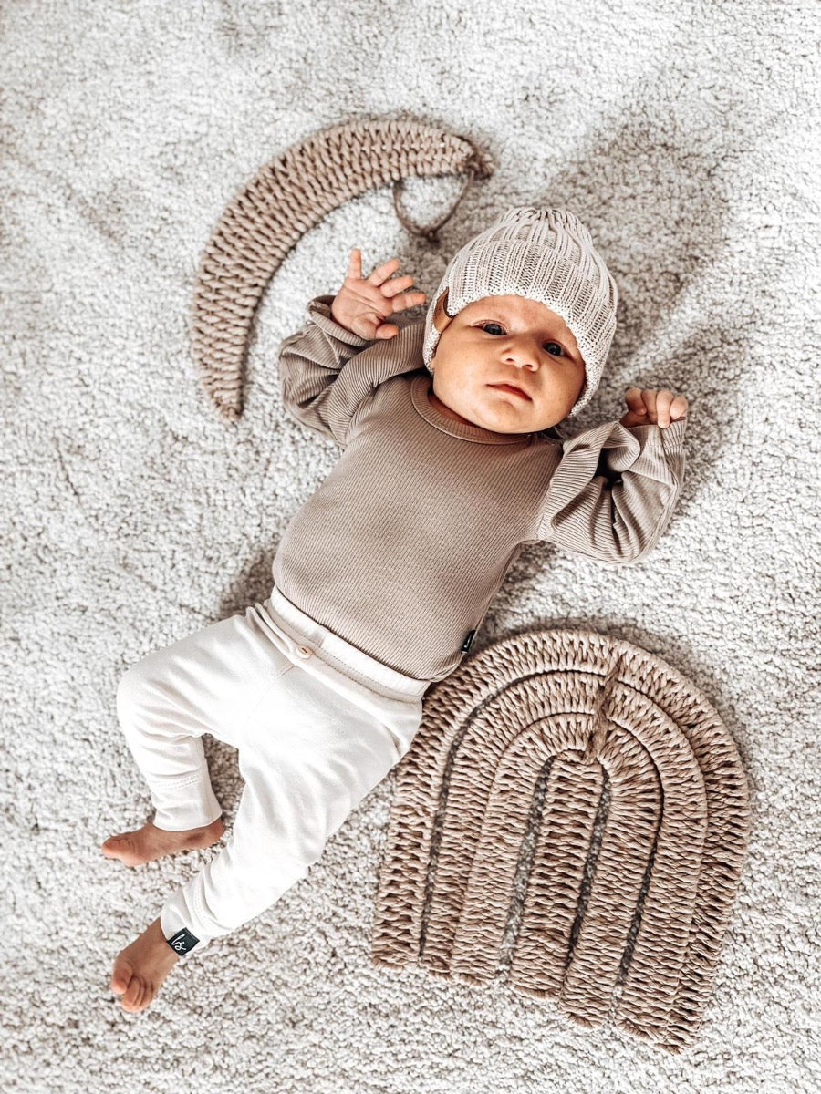 Ruffle romper rib (beige)
