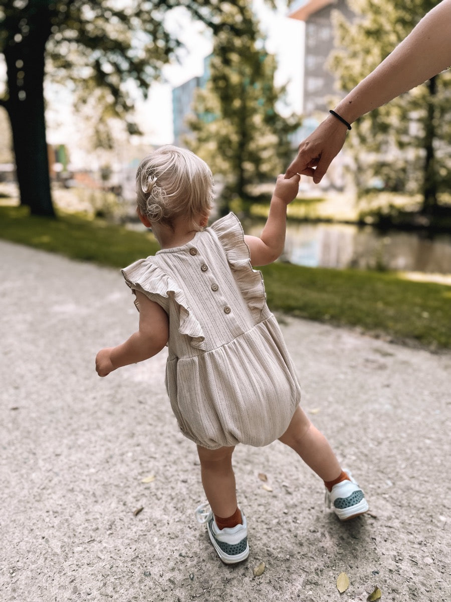 Summer ruffle playsuit pointelle (sand)