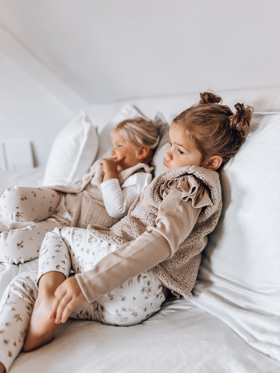 Rüschen-Langarmshirt mit Rippstrick, beige