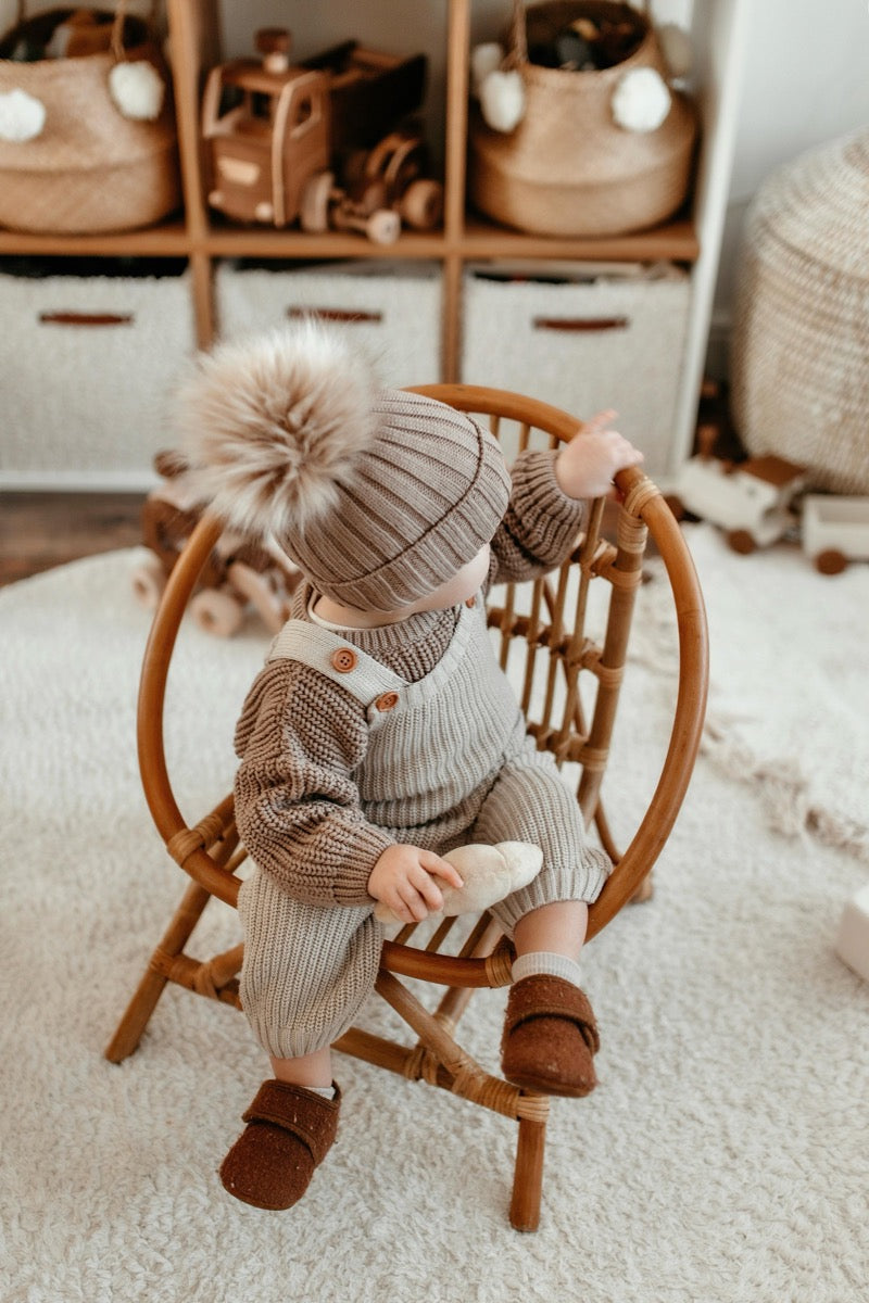 Knitted tuinbroekje sand