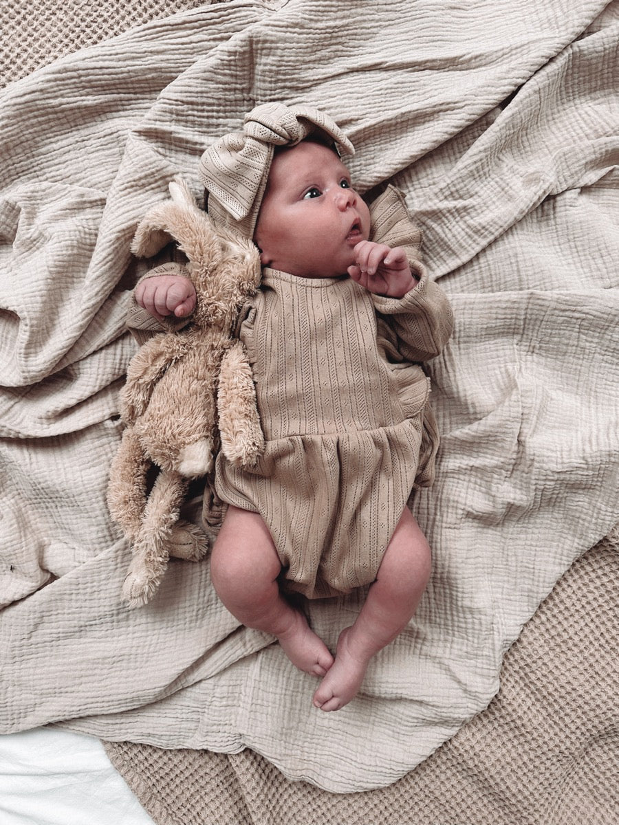 Vertical ruffle playsuit (warm beige) 122/128