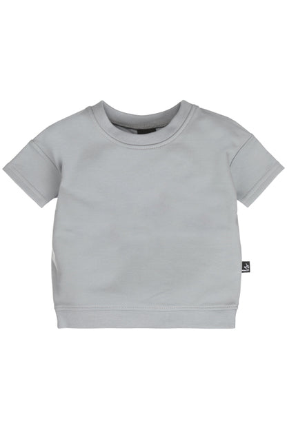 Locker geschnittenes, hellblaues T-Shirt