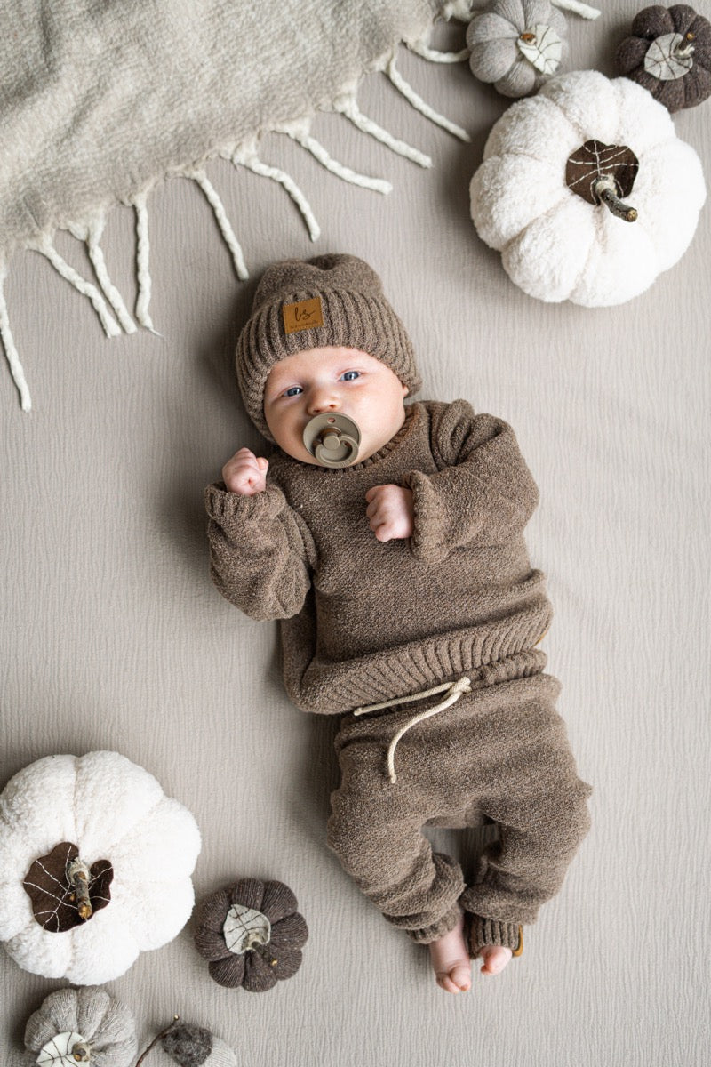 Boucle knitted beanie brown