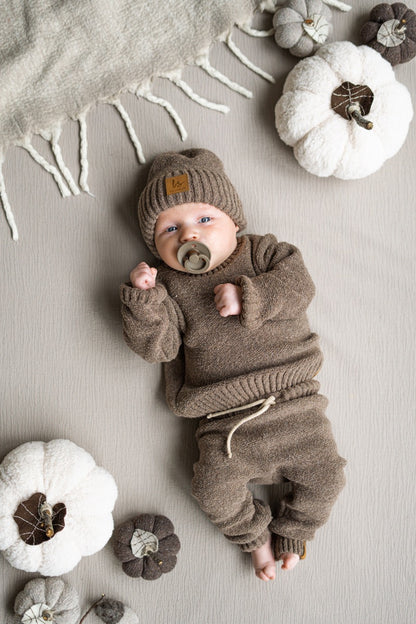 Boucle knitted beanie brown