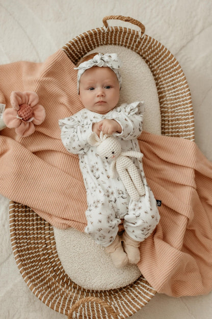 Rüschen-Playsuit, gerippt, geblümt, Sarah Beige Elfenbein