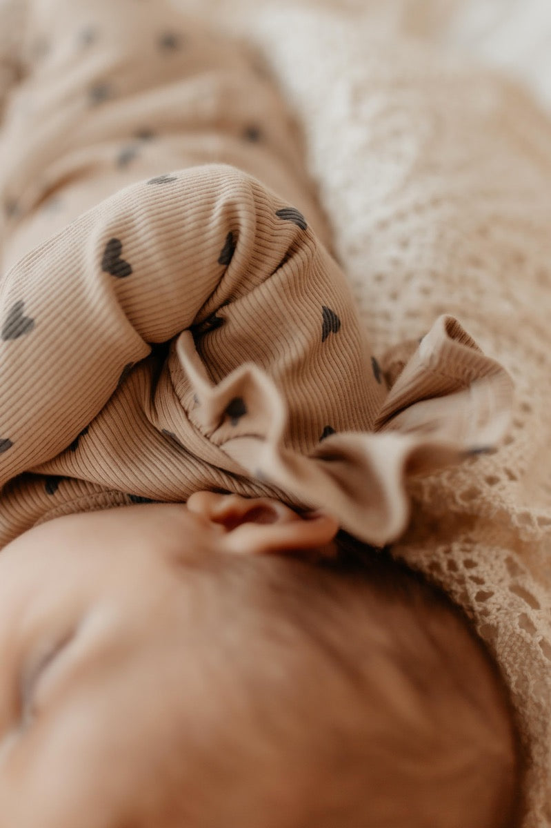 Rüschen-Langarm-Rippstrickherzen (beige)