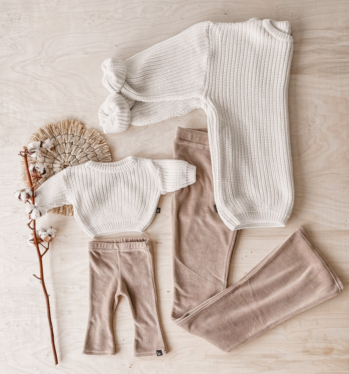 Knitted sweater (ecru)