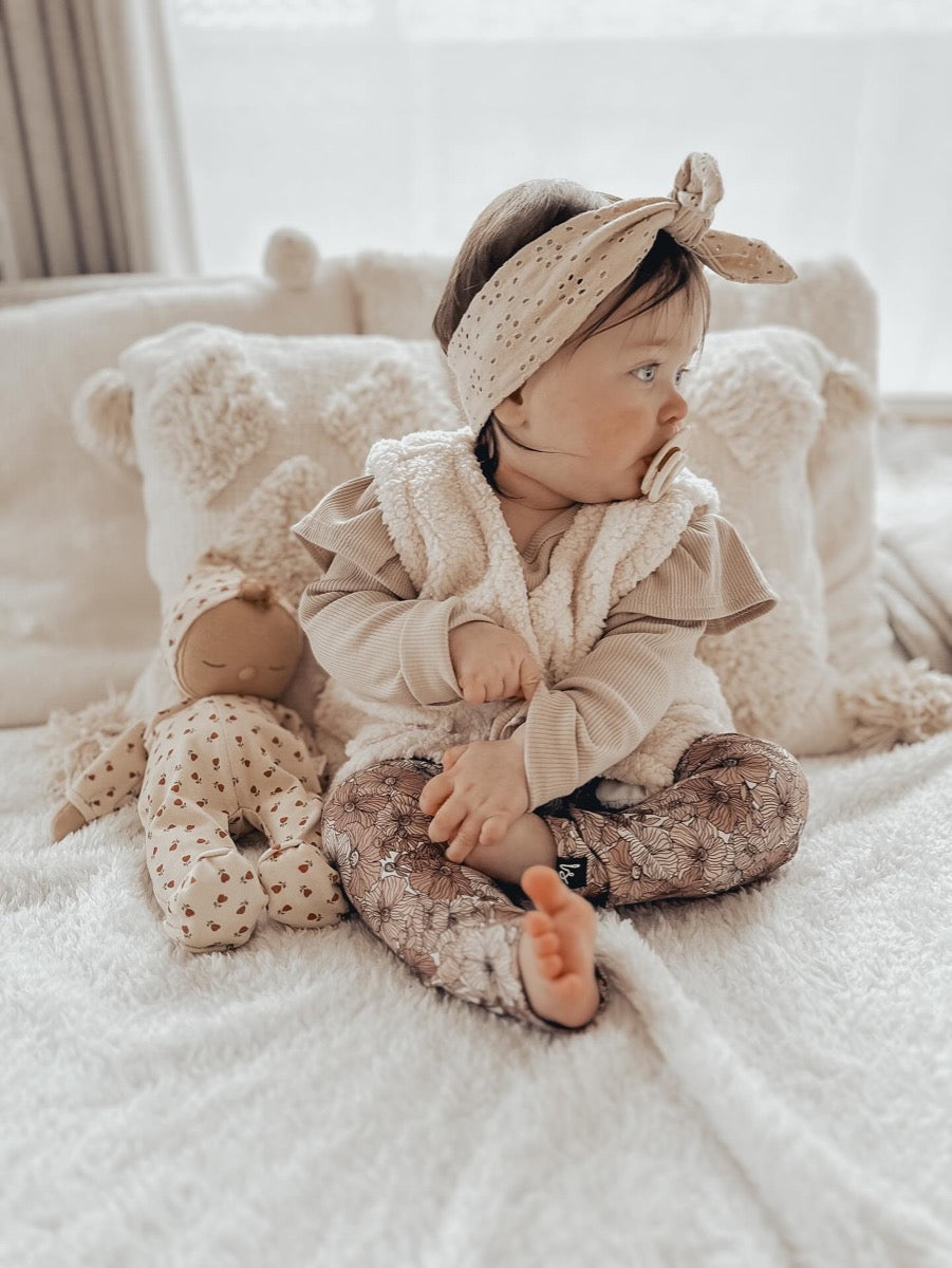 Ruffle romper rib sand
