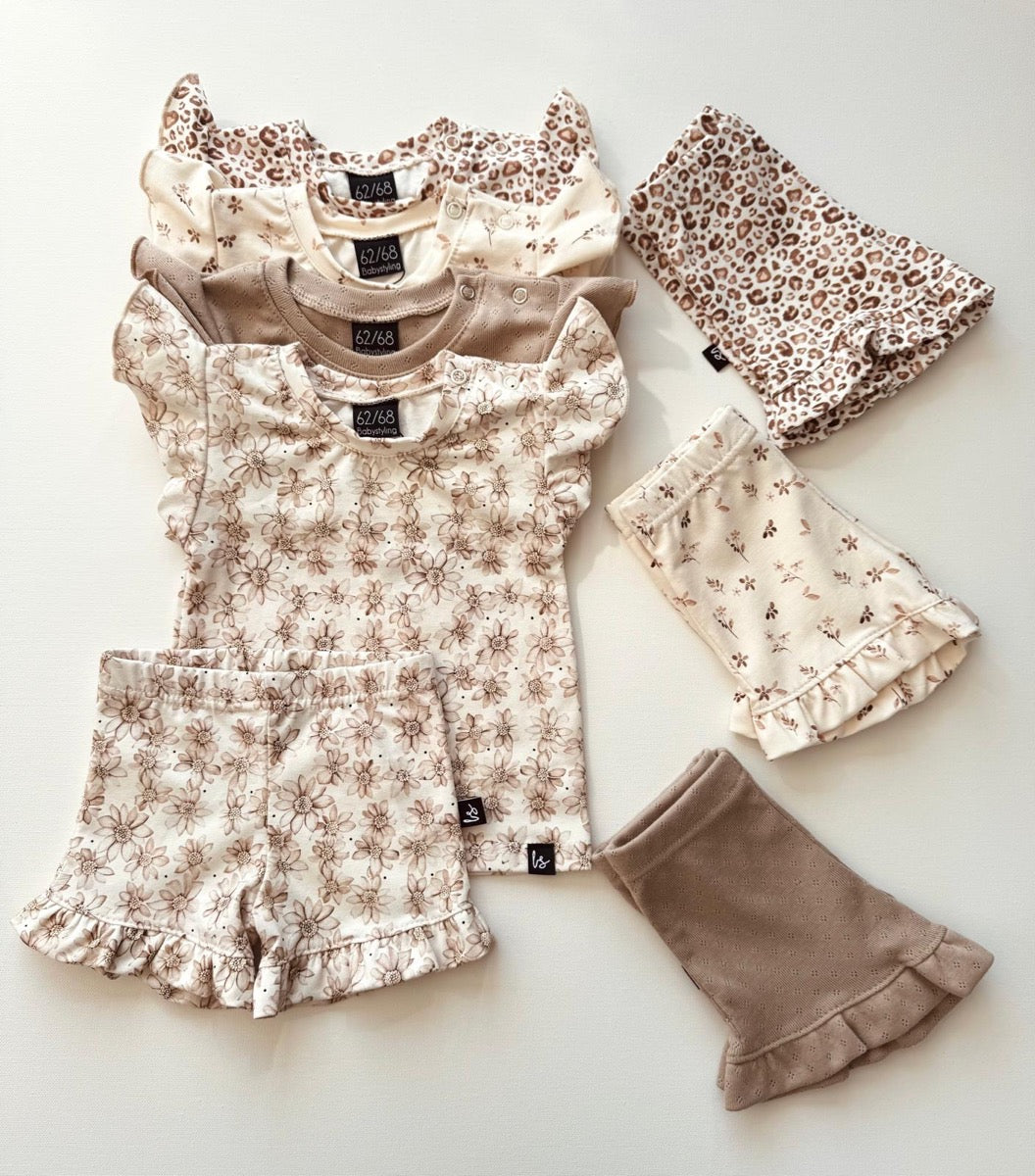 Ruffle short pointelle beige