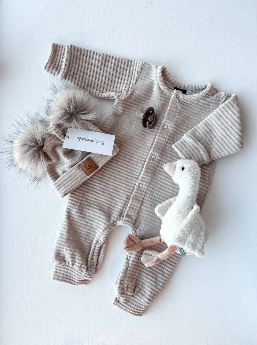 Pompom bear mutsje (light oak)