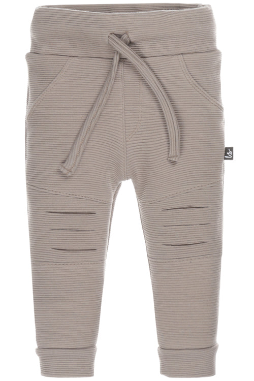 Zerrissene Hose, Rippen, hellbraun