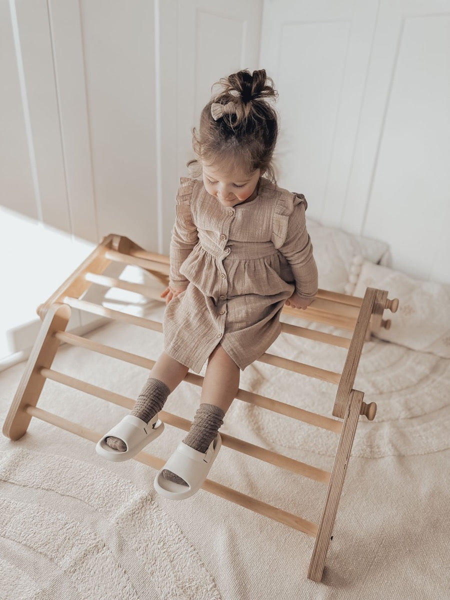 Ruffle button dress linnen (almond)