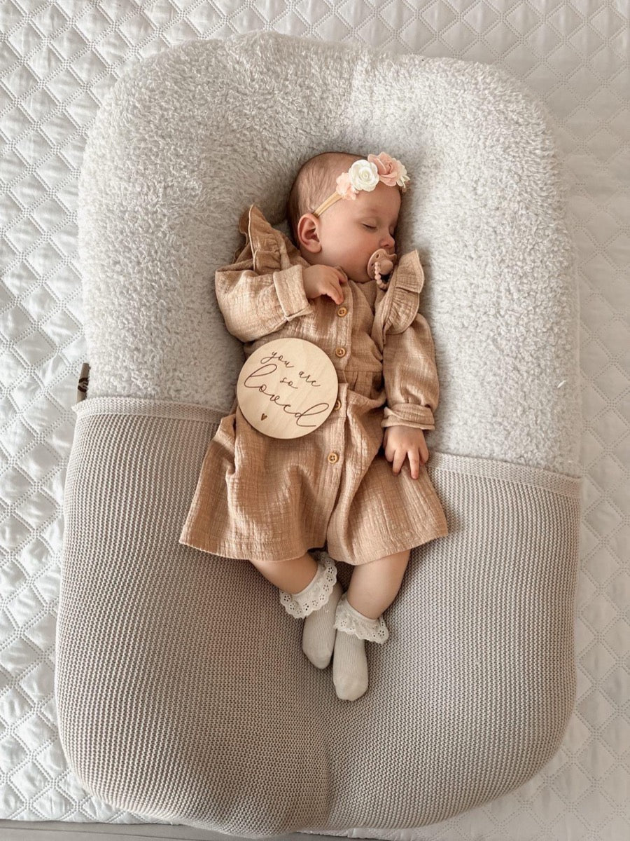 Ruffle button dress linnen (almond)