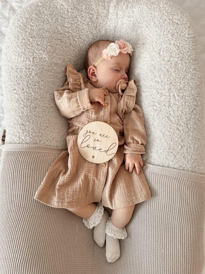 Ruffle button dress linnen (almond)