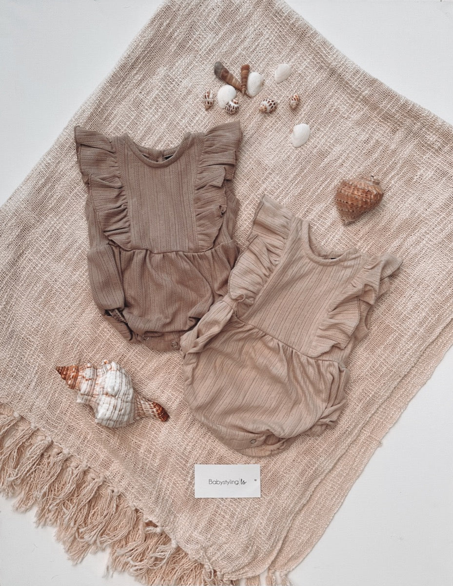 Summer ruffle playsuit pointelle (beige)