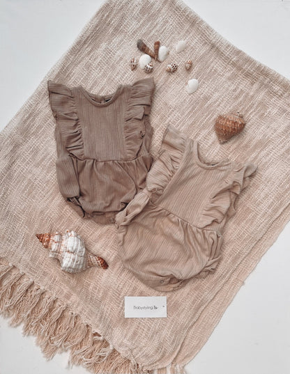 Summer ruffle playsuit pointelle (beige)