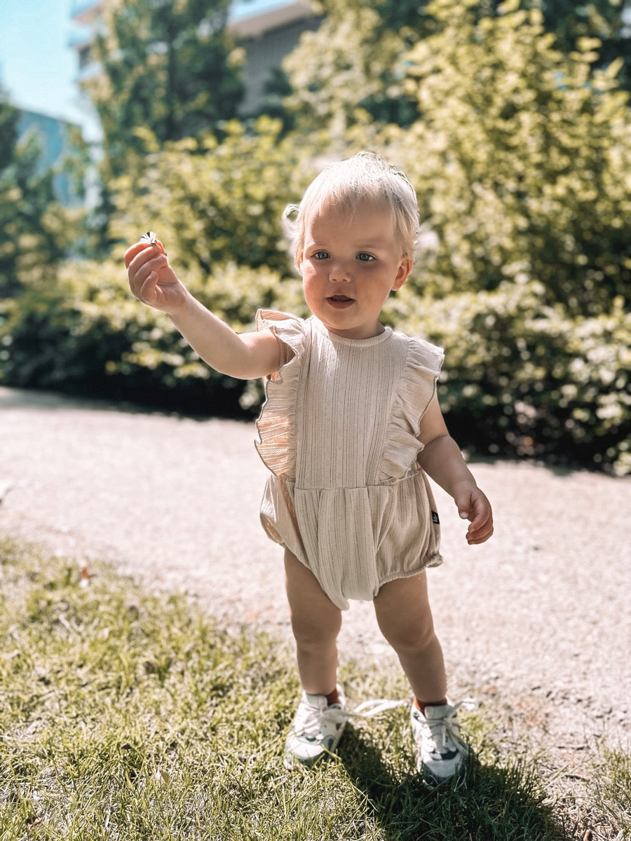 Summer ruffle playsuit pointelle (sand)
