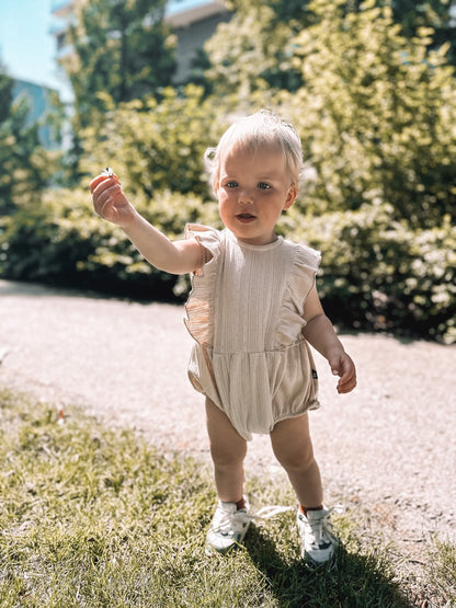 Summer ruffle playsuit pointelle (sand)