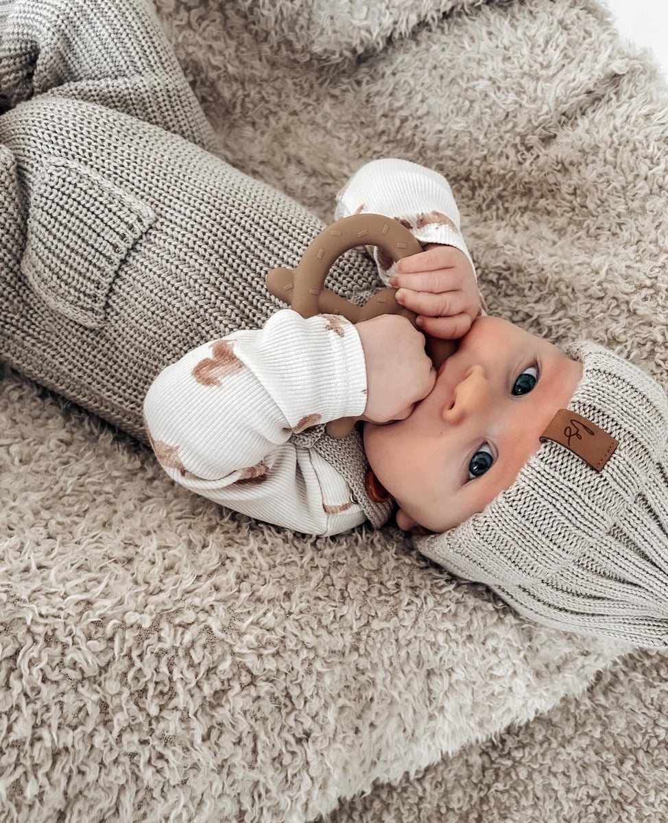 Knitted tuinbroekje sand