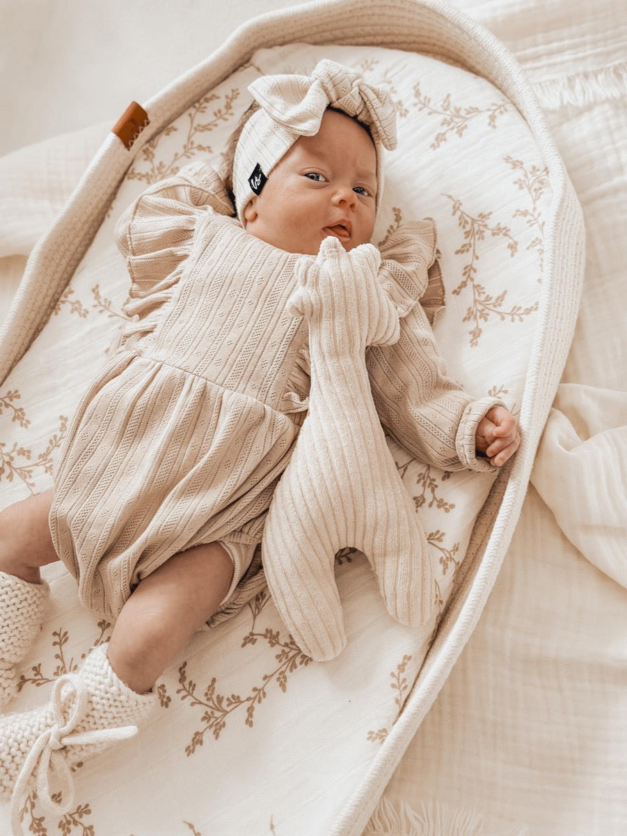 Vertical ruffle playsuit (sand)