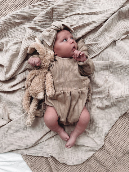 Vertical ruffle playsuit (warm beige) 122/128